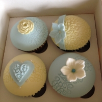 Blue &amp; yellow flower cupcakes