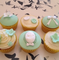 Birthday cupcakes - green (2)