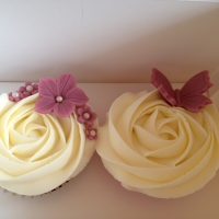 Butterfly &amp; flowers cupcakes